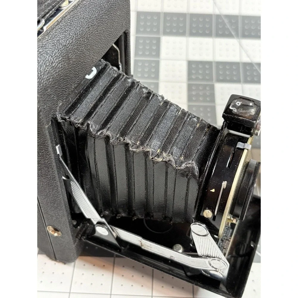 Vintage Kodak Vigilant Junior Six-20 Folding Camera Antique USA w/ Box & Booklet